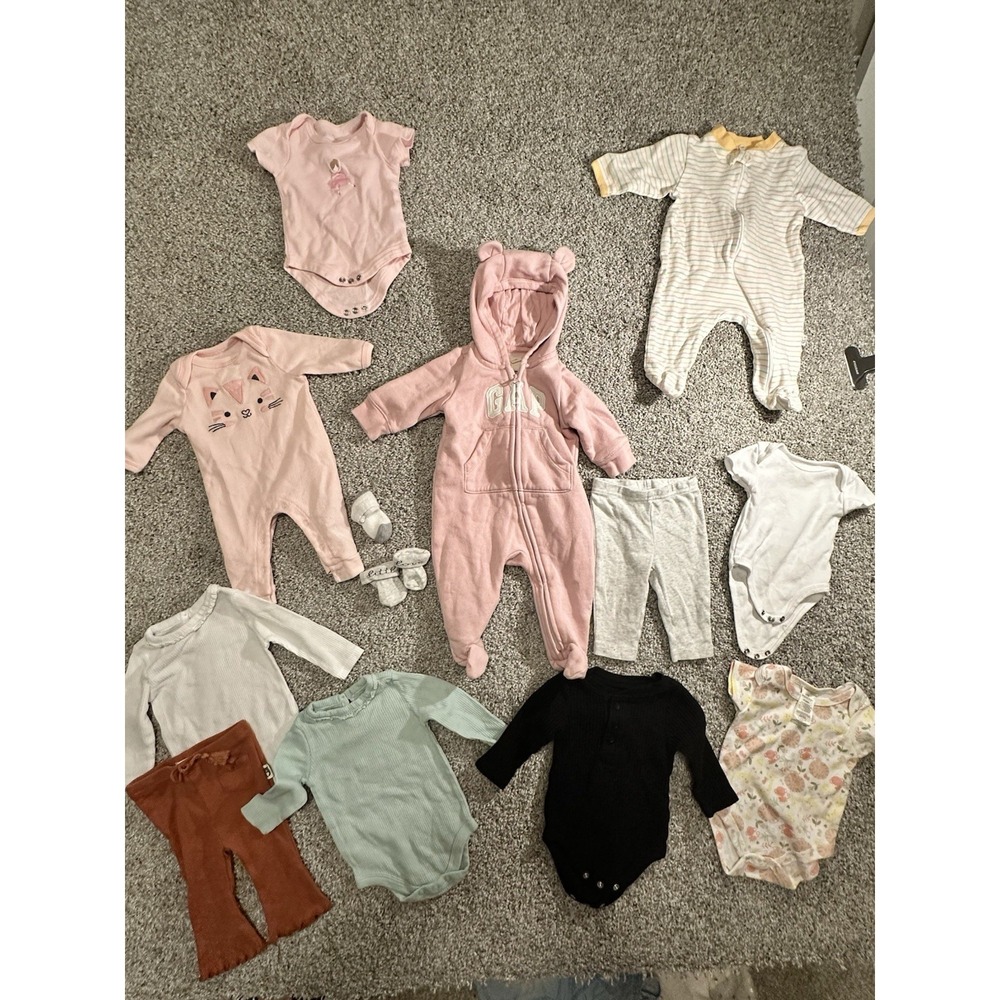 Large Lot Of Newborn Size Baby Girls Clothing Lot 0-3 Months. Baby Gap Etc EUC!